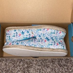 NWT Blue & White Toms